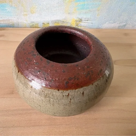 Small Vintage Ceramic Accent Vase - Picture 3 of 5